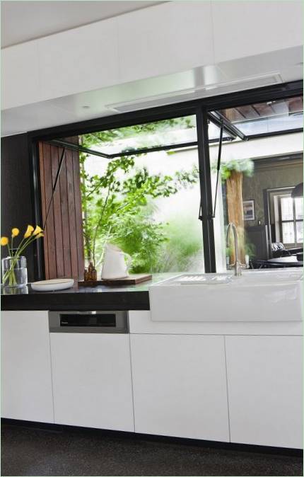 Interno cucina in una casa di campagna in Australia