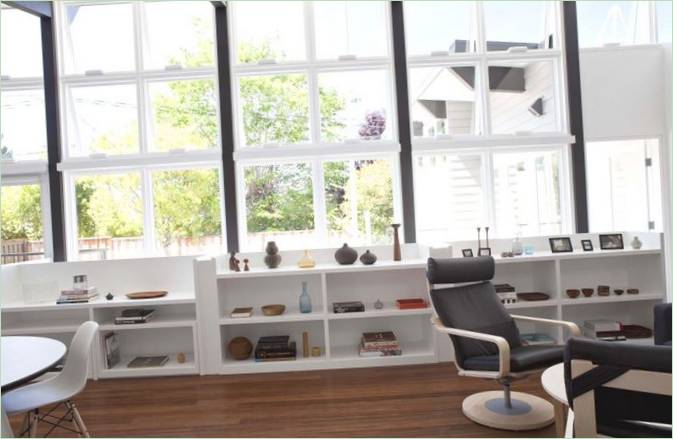 L'interno del soggiorno della Casa Moderna a Energia Netta Zero