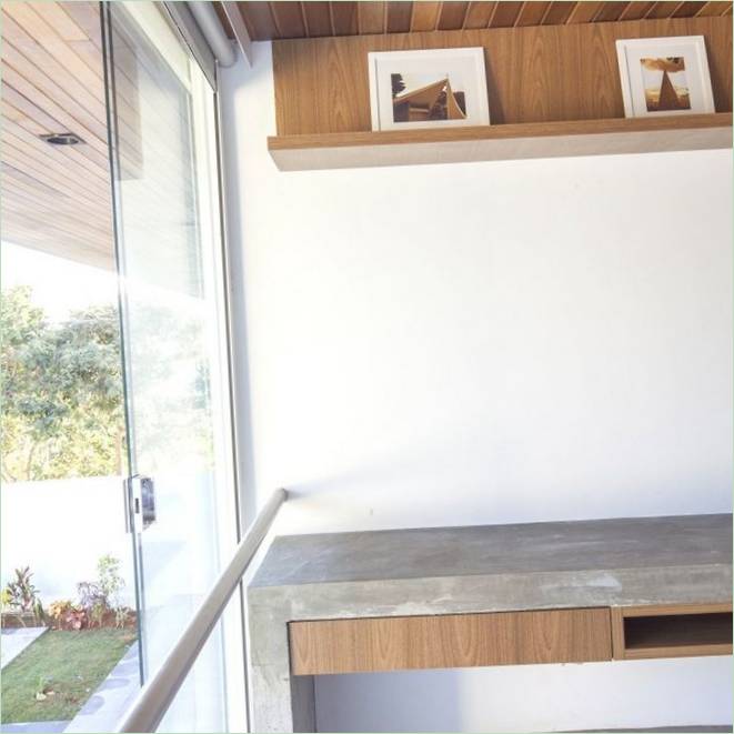 Il bagno di una moderna casa Linhares Dias in Brasile