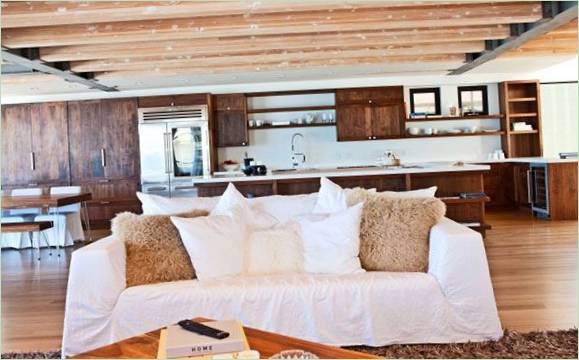 Casa sulla spiaggia con interni in legno Foto 2