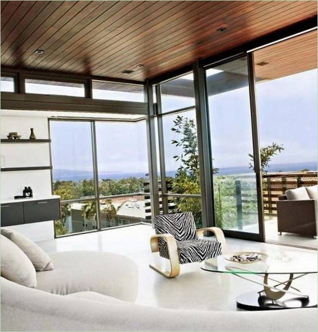 Casa - una casa-scultura in legno e vetro in California