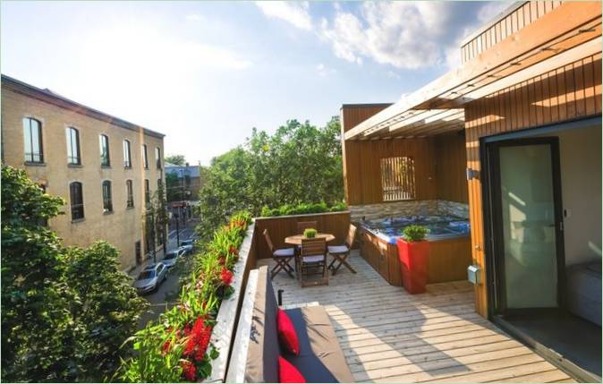 La terrazza di una residenza di Mentana in Canada