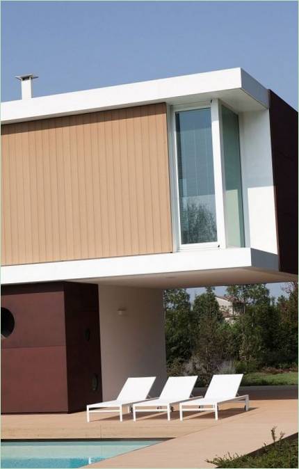 Facciata di una villa moderna a Lodi, Italia