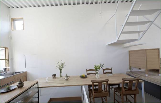 Design degli interni della zona pranzo a Itami