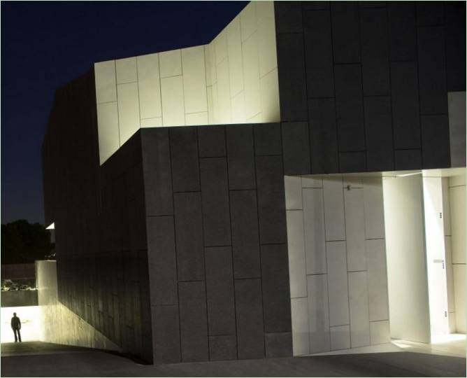 Progettazione degli interni dell'elegante residenza privata a due piani "House C" di RTA Office, Barcellona