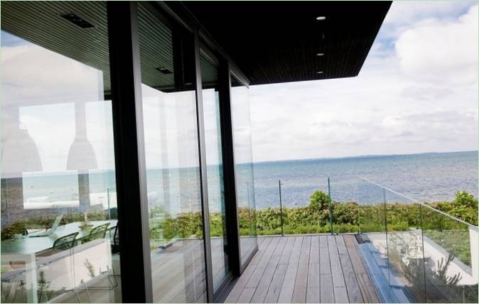 Una terrazza con vista sul mare