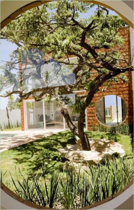 L'esterno di una casa di campagna in Brasile