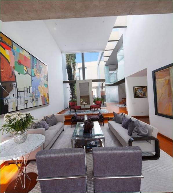 Design degli interni del soggiorno di una casa Patio in Perù