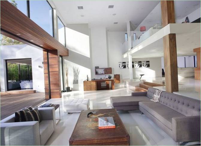 Design minimalista per una casa a schiera di lusso a Beverly Hills