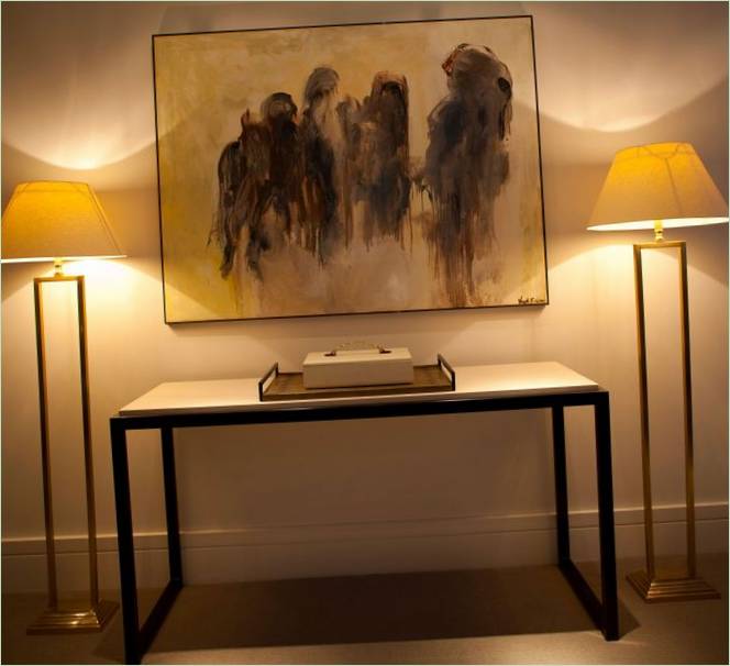 Un dipinto astratto all'interno della residenza Hans Place