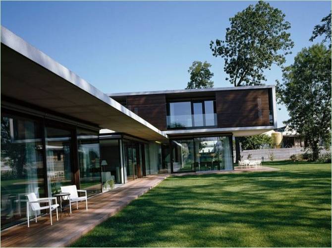La terrazza di una casa scultorea in Australia