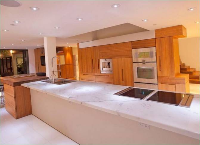Design degli interni di una lussuosa cucina-sala da pranzo