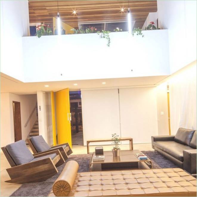 Soggiorno della moderna casa Linhares Dias in Brasile