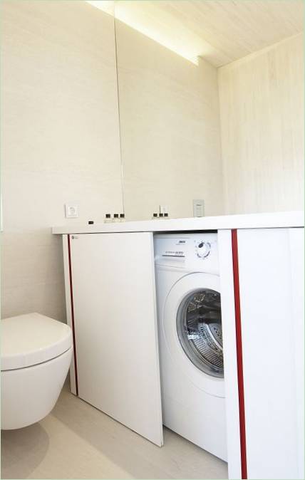 Lavatrice nascosta nell'interno del bagno