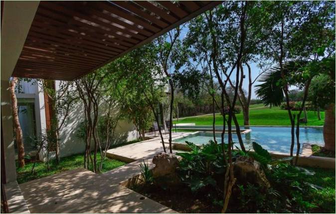 Design della casa familiare Aldea: piscina esterna