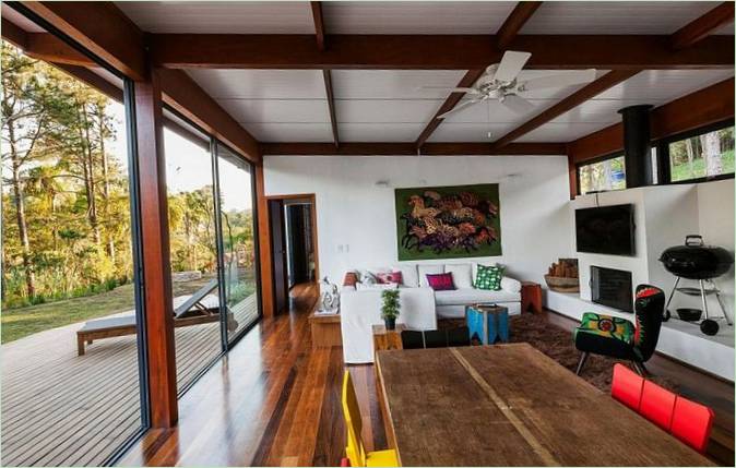 Design degli interni di una moderna casa estiva modulare in Brasile