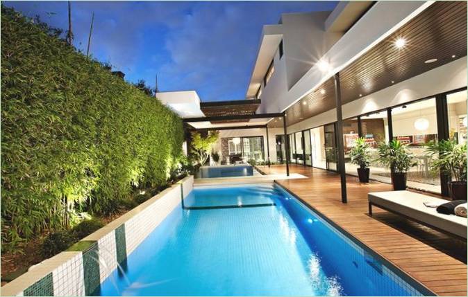 La terrazza della piscina di una residenza a Balaclava Road, in Australia