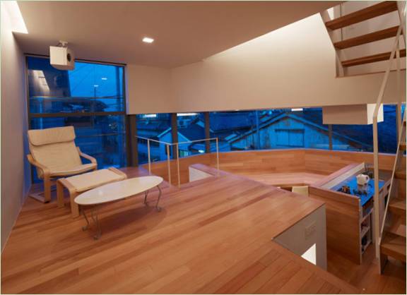 Interno di una casa insolita a Matsubara