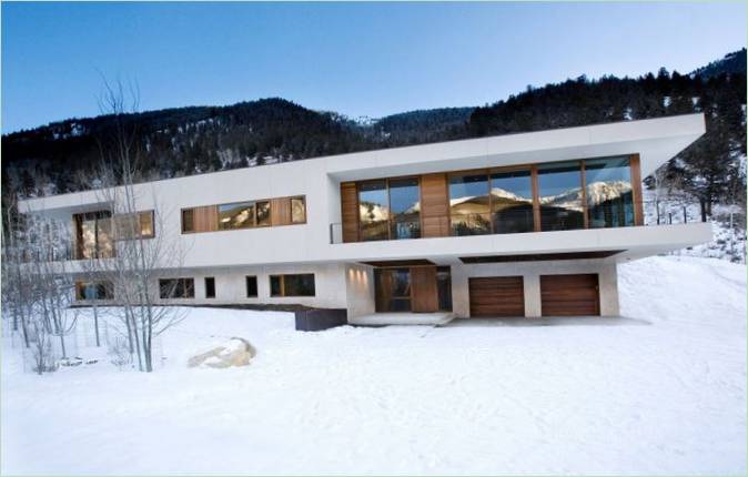 Interno della Linear House dello Studio B Architects, Aspen, Colorado, USA