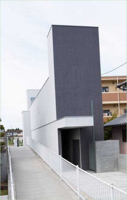 La facciata della Promenade House in Giappone