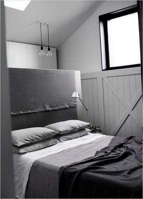 La camera da letto dell'elegante casa edoardiana in mattoni rossi a Melbourne