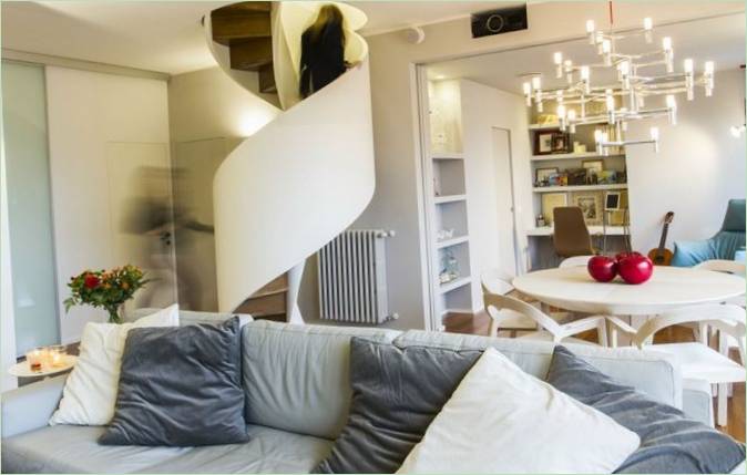 Attico di Casa Con Dependance. Scala a chiocciola