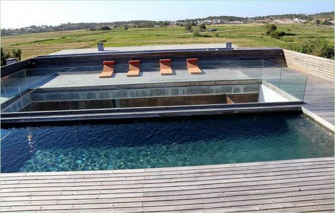 Sdraio sulla terrazza della piscina di Casa do Pego