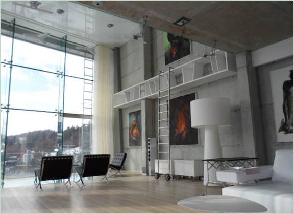 Straordinario interno del soggiorno della Zinc House in Romania