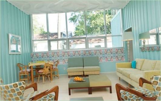 Progetto di casa container: interni nei toni del blu e del bianco