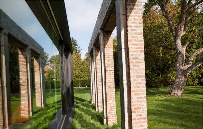 Il colorato design degli interni de La Branche a Heverle, in Belgio