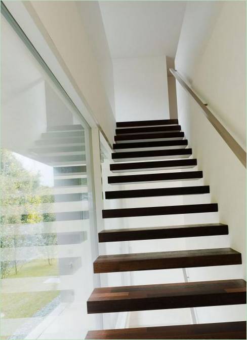 Scala con gradini in legno