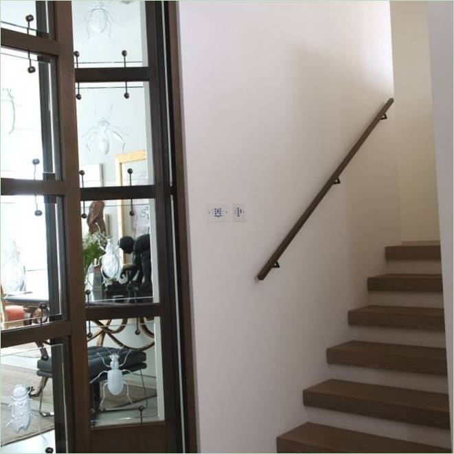 La scala all'interno di Hyde Park House a Londra