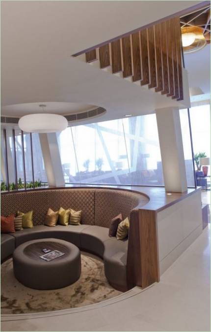 Lounge dell'aeroporto: il divano circolare