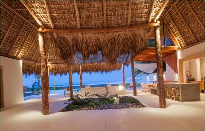 Interno della casa bungalow Costa Azul di Cincopatasaatolg, El Salvador