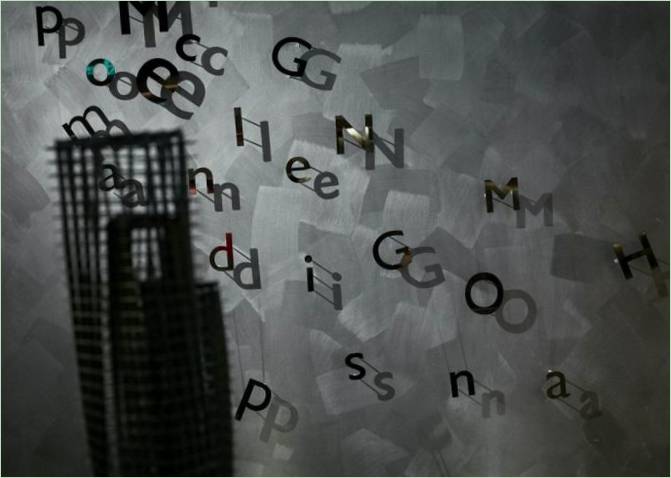 Mostra moderna: Il muro della galleria d'arte dell'ufficio
