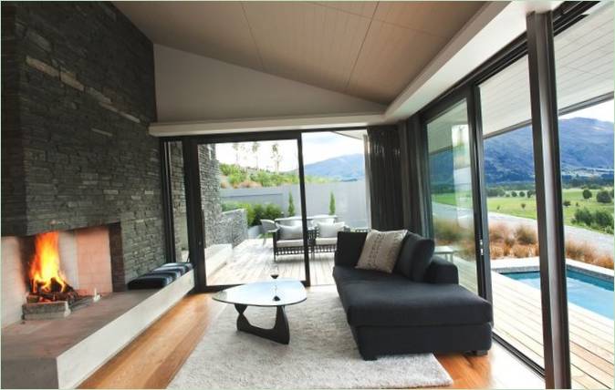 Progetto di interni per un soggiorno con camino presso il Wanaka Residence in Nuova Zelanda