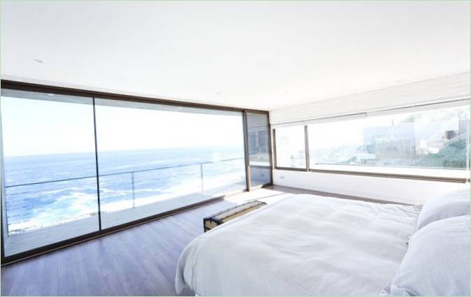 Bellissimo balcone con vista sull'oceano