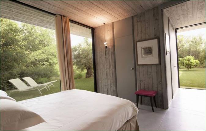 Progettazione degli interni di una camera da letto in una casa di Bumper Investments in Francia