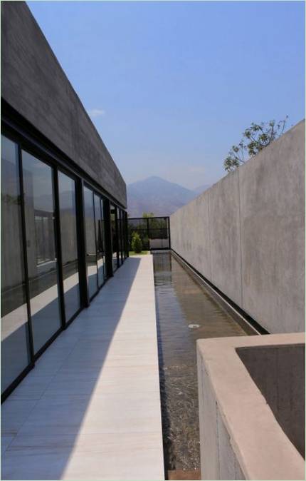 Casa circondata a Lima, Perù