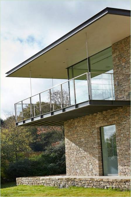 Loggia aperta al primo piano di una villa inglese