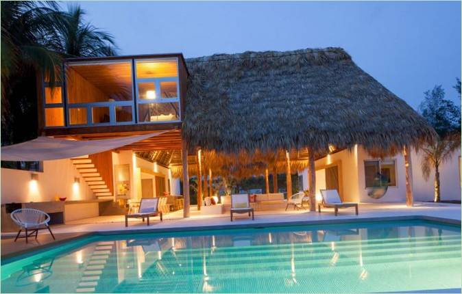 Interno del bungalow Costa Azul House di Cincopatasaatolg, El Salvador