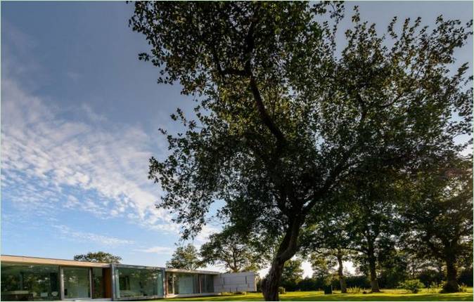 Villa Šterk è una villa isolata con interni moderni realizzata da Inbo nei Paesi Bassi