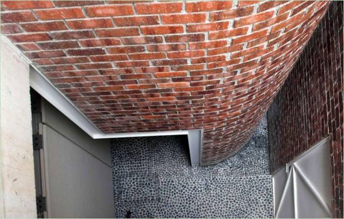 Scala a chiocciola per il tetto