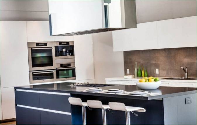 Cucina al 289 Chaplin Crescent Mansion