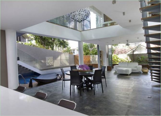 Interno della zona pranzo della residenza OOI House