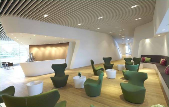 Lounge aeroportuale: insolite poltrone verdi per l'interno della lounge