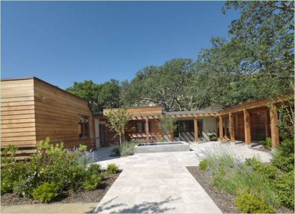 Design della casa su strada in legno