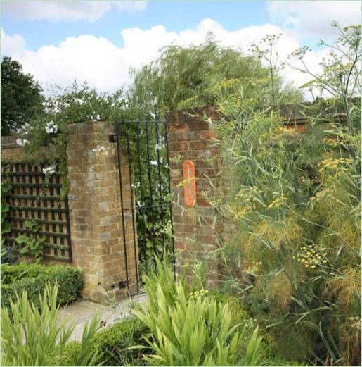 Paesaggio del giardino in stile country