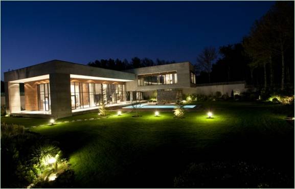 Illuminazione serale del sito di villa Kiani