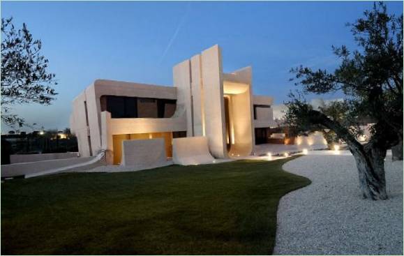 Una residenza privata dal design architettonico contemporaneo
